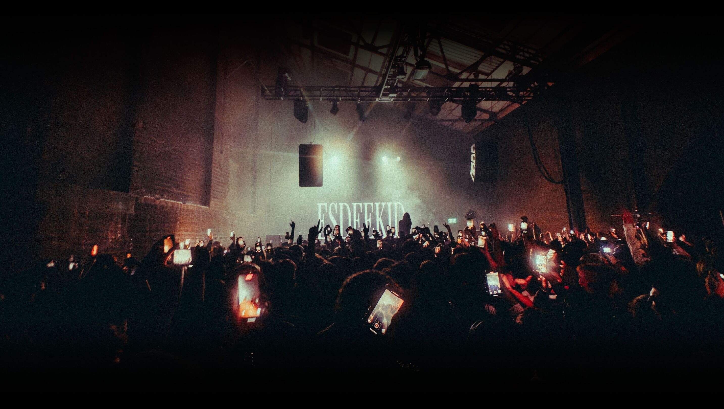 EsDeeKid live performance